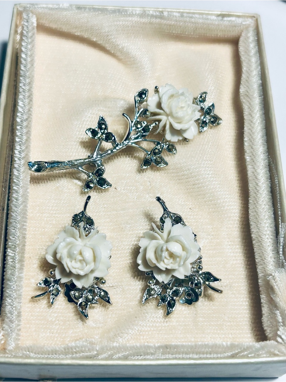 Vintage Art Deco Style Silver Marcasite Flower Brooch Pin Clip Earrings Set